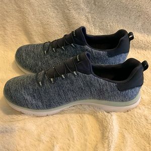 Skechers wide fit memory foam women’s sneaker size 11 W